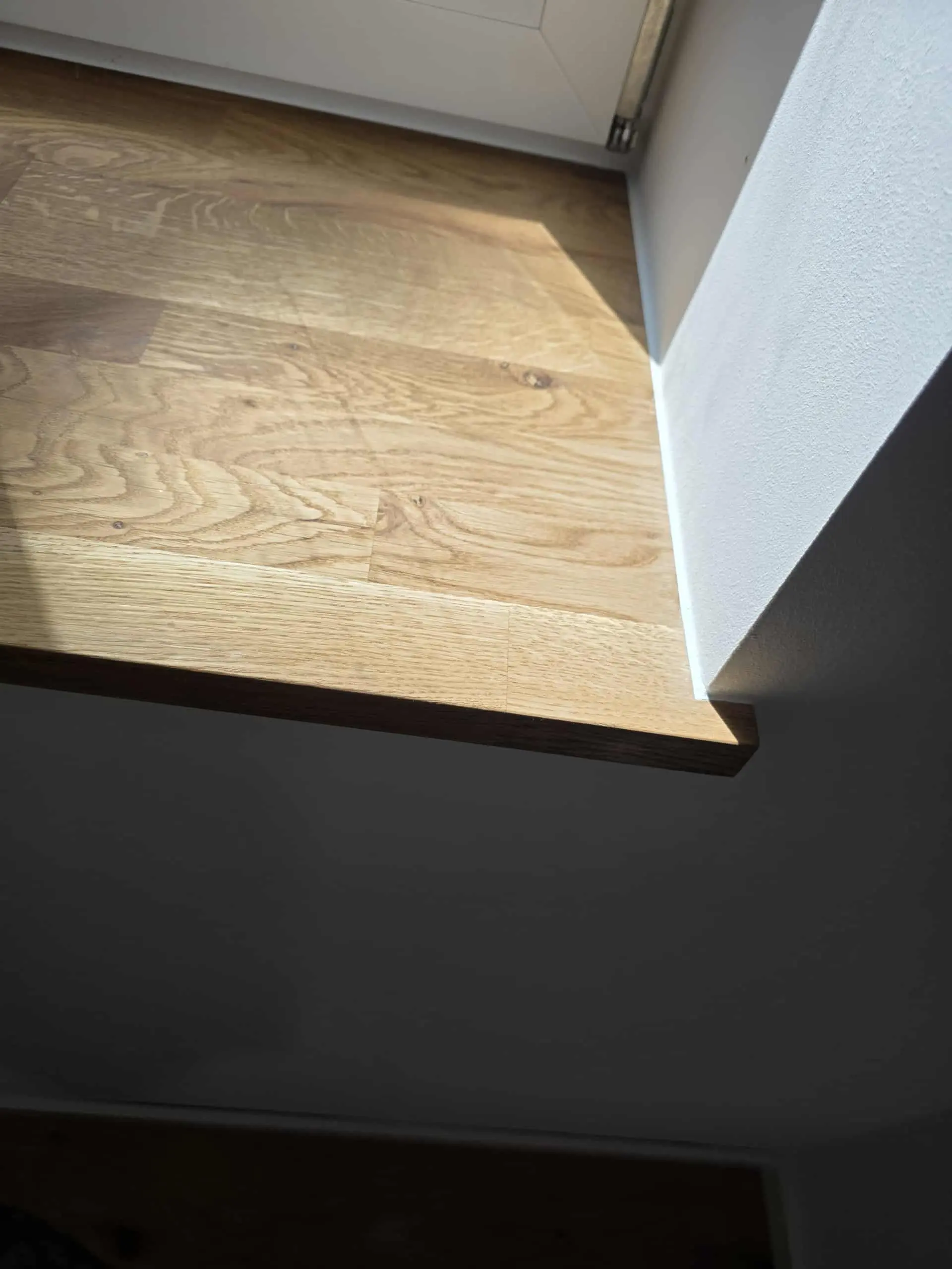 Fensterbank Montage Stein